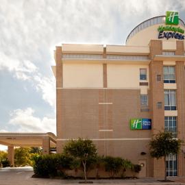 Holiday Inn Express Hotel & Suites San Antonio - Rivercenter Area by IHG