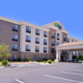Holiday Inn Express & Suites Selma by IHG，位于Selma的酒店