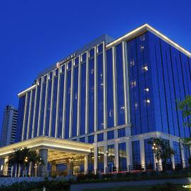 HUALUXE Yangjiang City Center，位于阳江的酒店