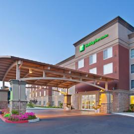 Holiday Inn & Suites Oakland - Airport by IHG，位于奥克兰的酒店