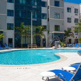 Staybridge Suites - Naples - Marco Island by IHG，位于那不勒斯的酒店