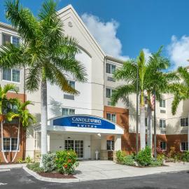 Candlewood Suites Fort Myers/Sanibel Gateway by IHG,位于迈尔斯堡的酒店