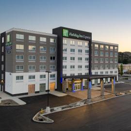 Holiday Inn Express & Suites Kelowna - East by IHG，位于基洛纳的酒店