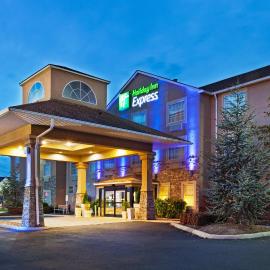 Holiday Inn Express & Suites Alcoa Knoxville Airport by IHG，位于阿尔科的酒店