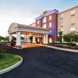 Holiday Inn Express & Suites Schererville by IHG，位于斯科洛韦尔的酒店