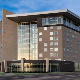 Holiday Inn Express & Suites - Saskatoon East - University by IHG，位于萨斯卡通的酒店