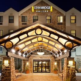 Staybridge Suites - Pittsburgh-Cranberry Township by IHG，位于Warrendale的酒店