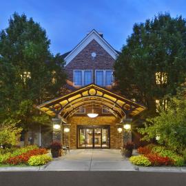 Staybridge Suites Detroit-Utica by IHG，位于由提卡的酒店