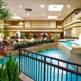 Holiday Inn Cincinnati-Eastgate by IHG，位于Eastgate的酒店