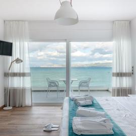 COSTA VASIA Seaside Suites and Apartments，位于沃拉哈蒂的酒店