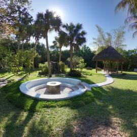 JUPITER WATERFALLS - NEWLY UPDATED - TIKI HUT, FIRE PIT, KITCHEN, POOL HEATER and MORE，位于朱庇特的酒店