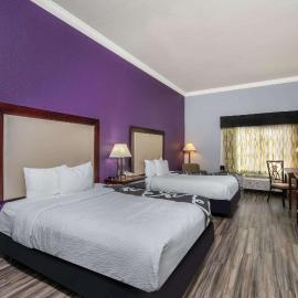La Quinta Inn & Suites by Wyndham Loveland Estes Park，位于拉夫兰的酒店