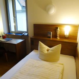 Kolping-Hotel，位于施韦因福特的酒店