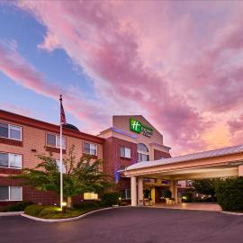 Holiday Inn Express Hotel & Suites Medford-Central Point by IHG，位于森特勒尔波因特的酒店