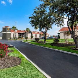 La Quinta Inn by Wyndham San Antonio Brooks City Base，位于圣安东尼奥的酒店
