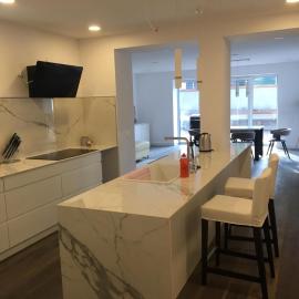Luksusowy Apartament pod Lasem, Otwock -Shared garden, sauna, wood hot tub between two apartments! Hot tub seasonal May to October，位于奥特沃茨克的酒店