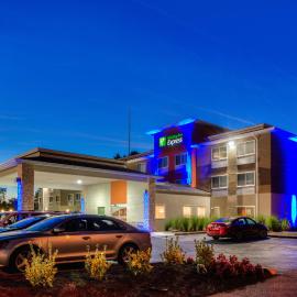 Holiday Inn Express Newberg - Wine Country by IHG，位于纽伯格的酒店