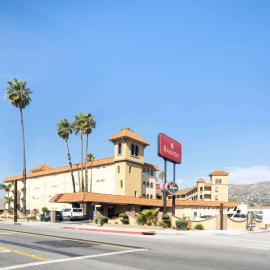 Ramada by Wyndham Burbank Airport，位于伯班克的酒店