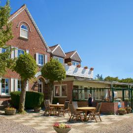 Lindenhof Hotel Garni,位于Sulsdorf auf Fehmarn的酒店