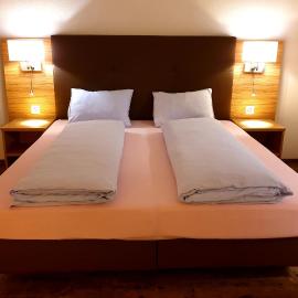 Hotel Römerbad，位于措芬根的酒店