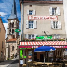 Hotel De L'Abbaye，位于Sauxillanges的酒店