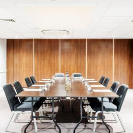 Holiday Inn London Luton Airport by IHG，位于卢顿的酒店