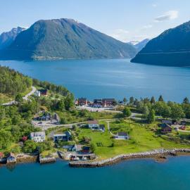 Dragsvik Fjordhotel，位于巴里斯川的酒店