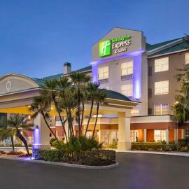 Holiday Inn Express & Suites Sarasota East by IHG，位于萨拉索塔的酒店