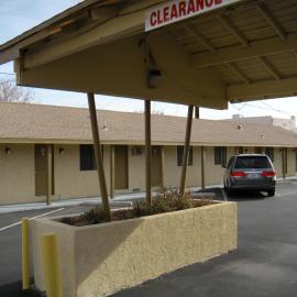 Lone Pine Budget Inn，位于隆派恩的酒店