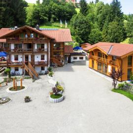 Hotel und Apartements im Forellenbach，位于费斯恩的酒店