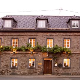 Landhaus Halferschenke，位于迪布利希的酒店