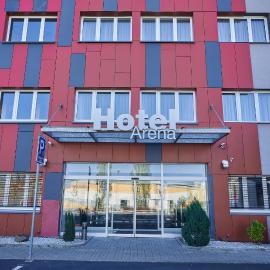 Hotel Arena，位于霍穆托夫的酒店
