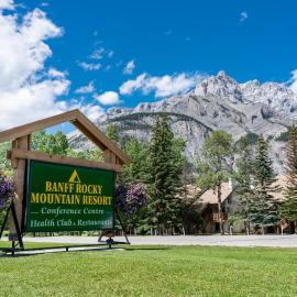 Banff Rocky Mountain Resort，位于班夫的酒店