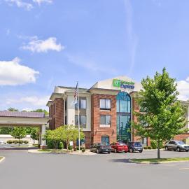 Holiday Inn Express Hotel & Suites Youngstown - North Lima/Boardman by IHG，位于北利马的酒店