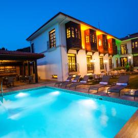 Livia Garden Hotel，位于塞尔丘克的酒店