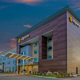 La Quinta Inn & Suites by Wyndham Miramar Beach-Destin,位于德斯坦的酒店