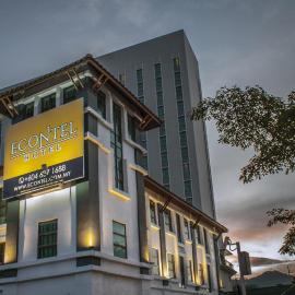 Econtel Queensbay,位于峇六拜的酒店