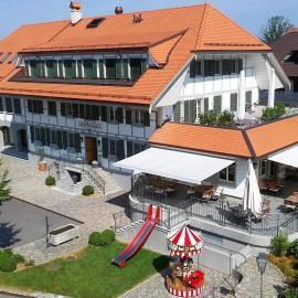 Gasthof zum Schlüssel La Méridienne Fribourg SA，位于Ueberstorf的酒店