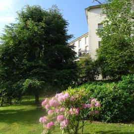 Logis Hôtel AMBROISE，位于于泽什的酒店