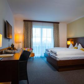 Tennis Golf Hotel Höllrigl，位于Kottingbrunn的酒店