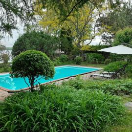 Gîte le 308 Chambre bord de l'eau oka，位于Oka的酒店