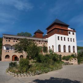 Hotel Vinař - resort Hotel Kurdějov & Art Wine Hall，位于Kurdějov的酒店