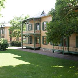 Café Mandeltårtan B&B VillaFloraViola，位于龙讷比的酒店