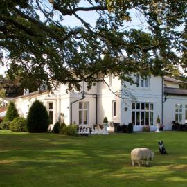 Wrexham Llyndir Hotel by Belvilla，位于罗塞特的酒店