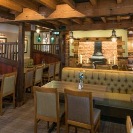 The Barns Hotel，位于坎诺克的酒店