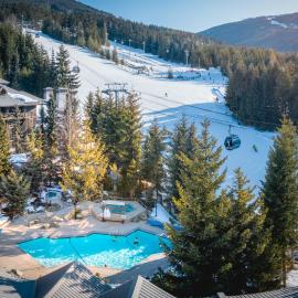 Blackcomb Springs Suites by CLIQUE，位于惠斯勒的酒店