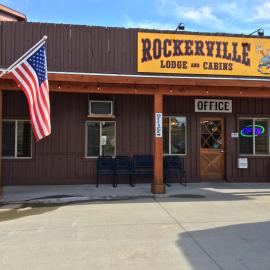 Rockerville Lodge & Cabins，位于奇斯顿的酒店