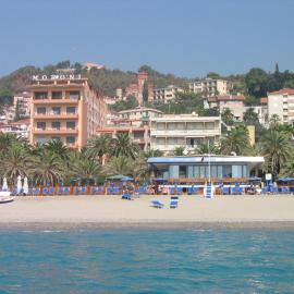 Grand Hotel Moroni，位于菲纳莱利古雷的酒店