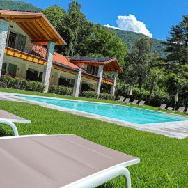 House & Pool，位于梅尔戈佐的酒店