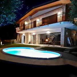 Villa Mimosa-Con piscina e vista lago，位于布雷佐内加尔达的酒店